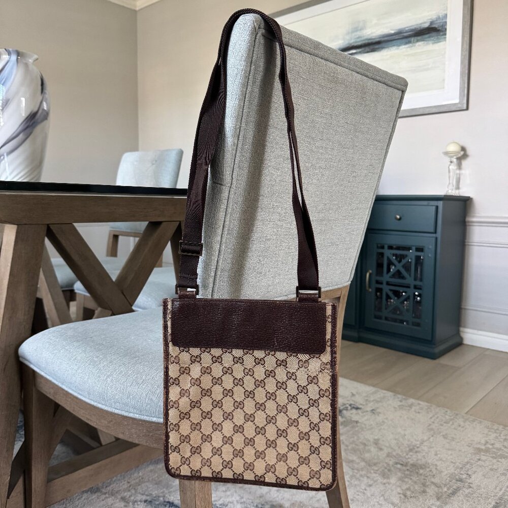 Gucci GG Canvas Vintage Flat Messenger Brown